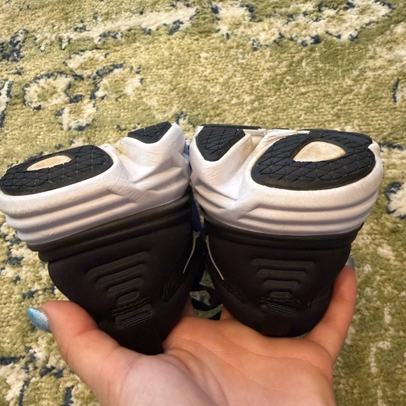 Hoka Bondi 8 {8.5 D} Black and White Athletic Shoes EUC - Picture 6 of 7